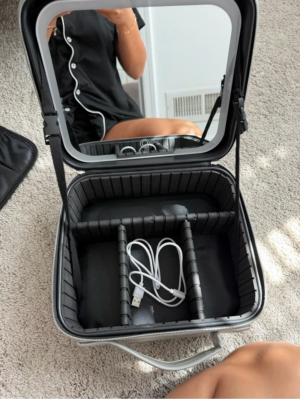 Source Unknown Black and Silver Hard-Case Cosmetic Train Case